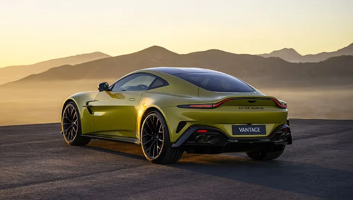 आकर्षक लुक और पावरफुल इंजन के साथ भारतीय मार्केट में लॉन्च हो रही है Aston Martin Vantage लग्जरी कार जाने कीमत और आधुनिक फीचर्स