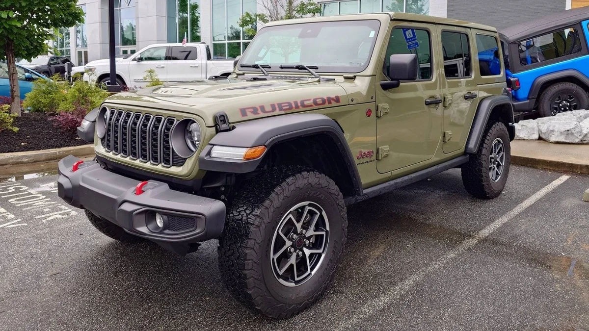 Jeep Wrangler ने दिखा दी thar को उसकी औकात जाने ब्रांडेड फीचर्स और लग्जरी लुक